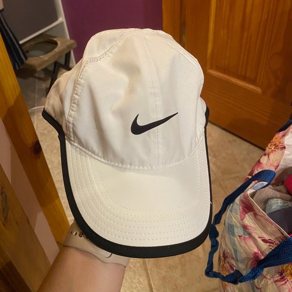 Nike Hat - Picture 1 of 2